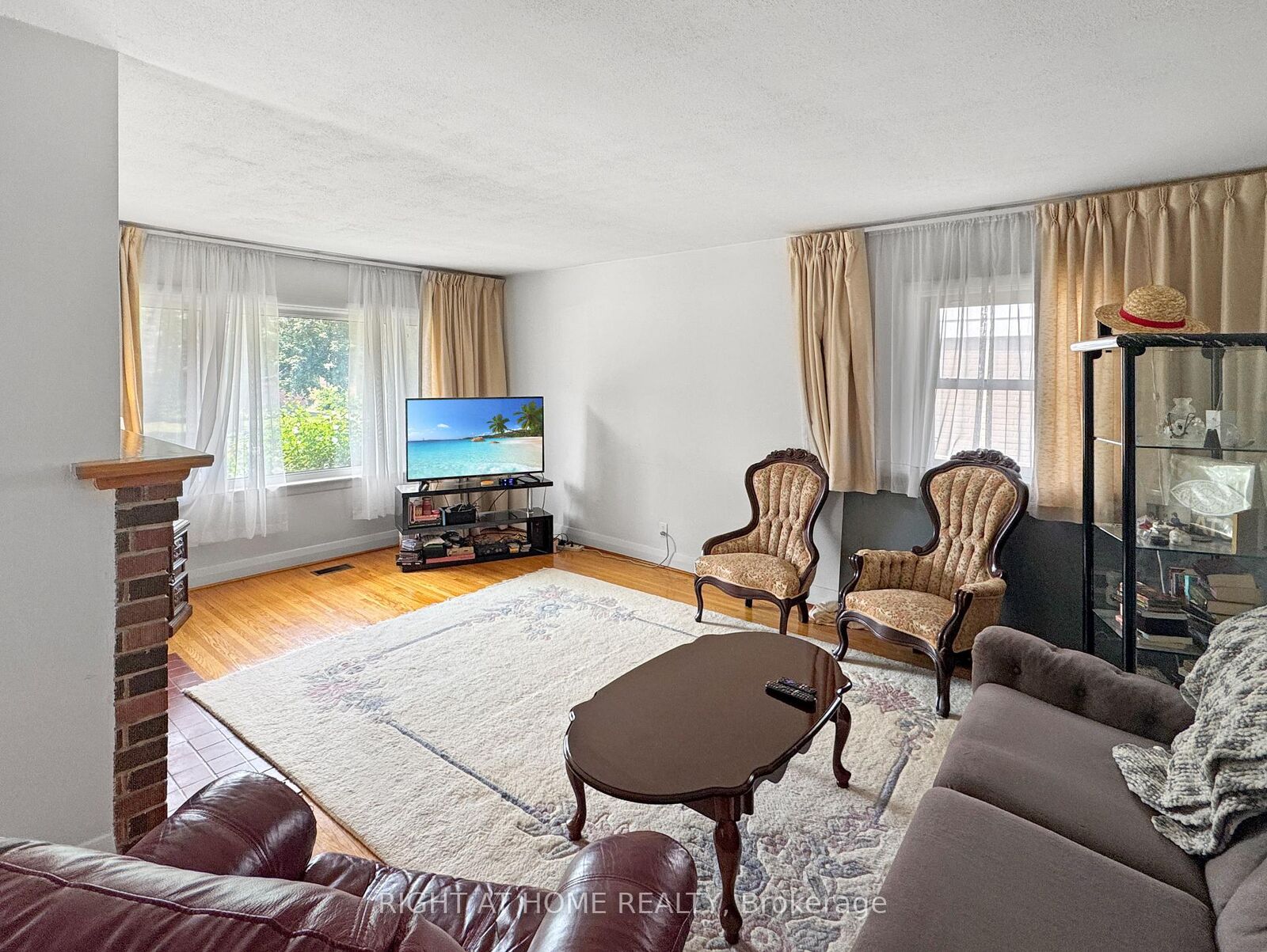 Property Photo: 326 Avondale Road ON N5W 5B3