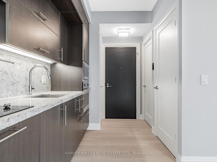 Property Photo: 5 Sheppard Avenue E 2121 ON M2N 2Z8