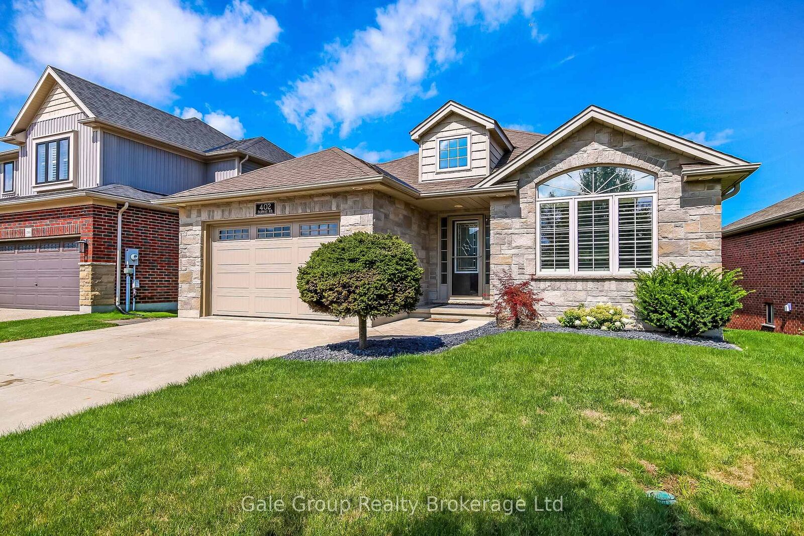 Property Photo:  402 Fairway Road  ON N4T 0E1 