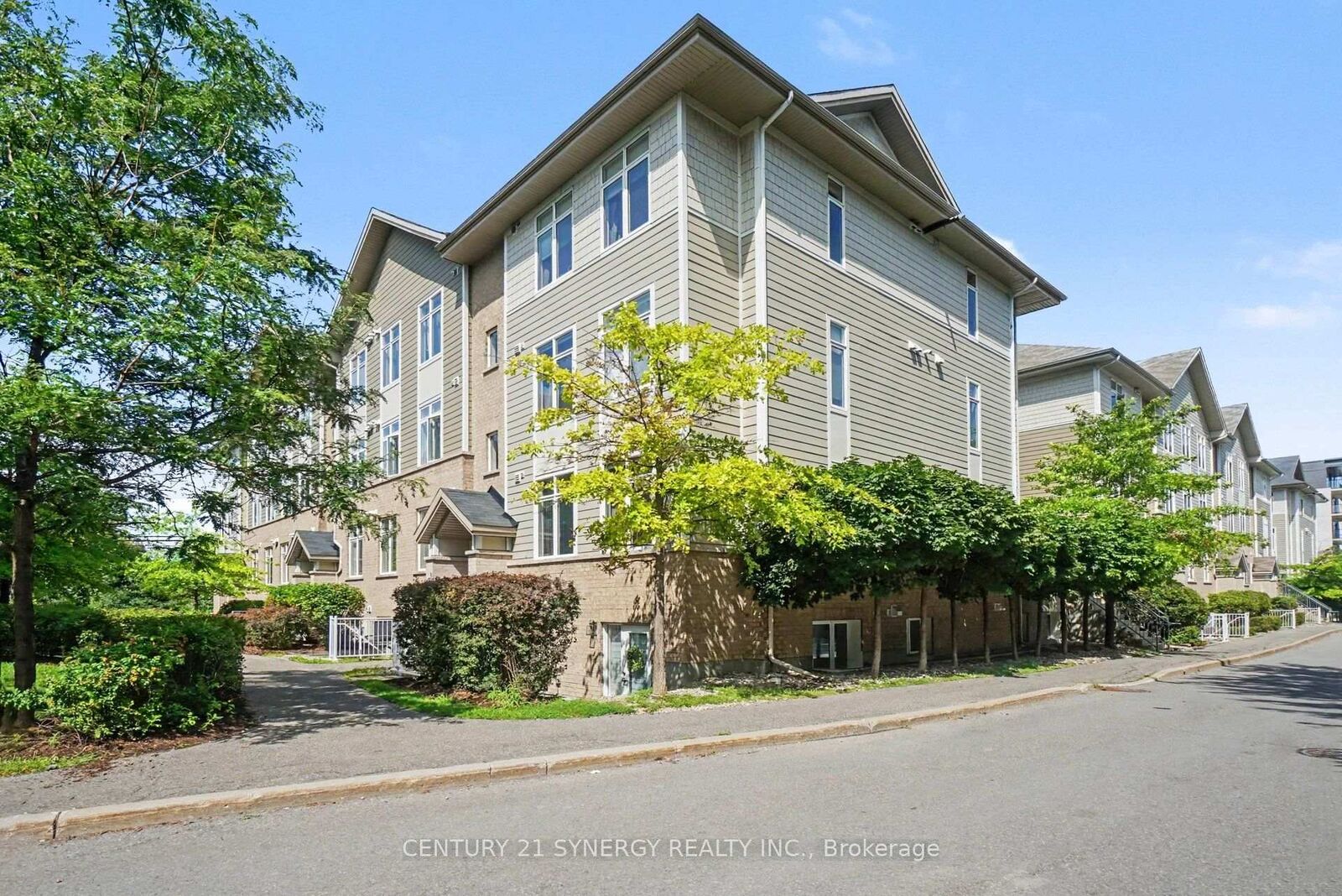Property Photo:  318 Everest Private D  ON K1G 4E3 