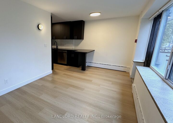 Property Photo: 420 Eglinton Avenue E 301 ON M4P 1L8