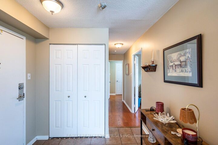 Property Photo:  1111 Bough Beeches Boulevard 501  ON L4W 4N1 