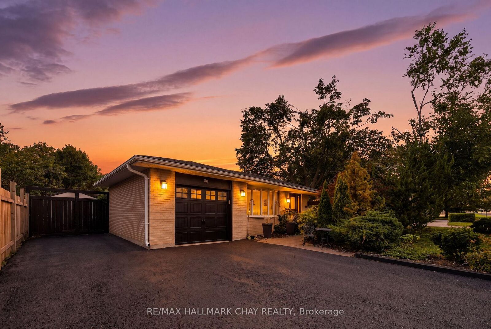 Property Photo: 30 Harding Avenue ON L4M 3K2