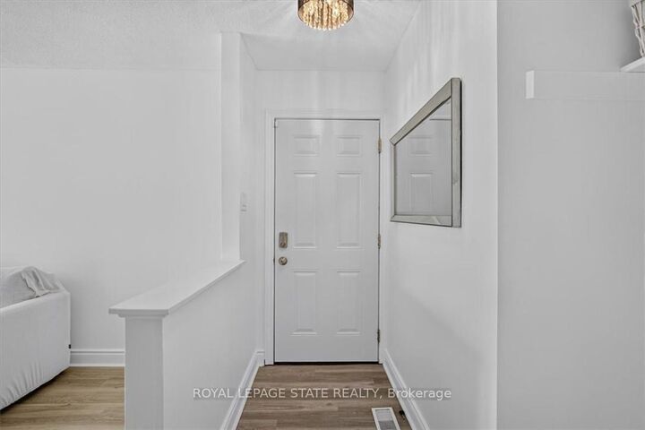 Property Photo:  27 Gretna Court  ON L9C 4V1 