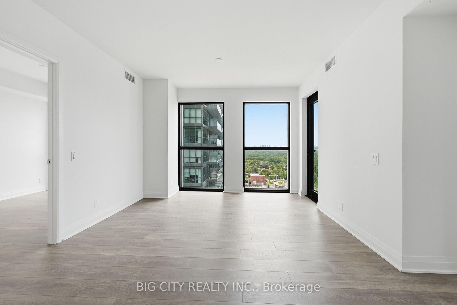 Photo de la propriété: 25 Frederick Todd Way 1407 ON M4G 0C9