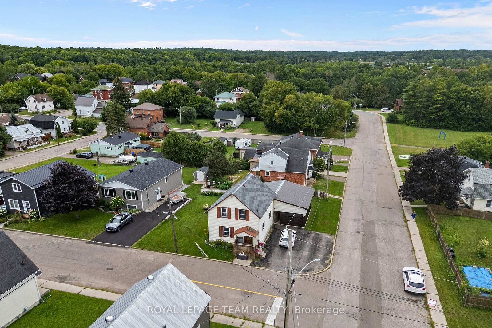 Property Photo: 80 Bank Street S ON K7V 2E6