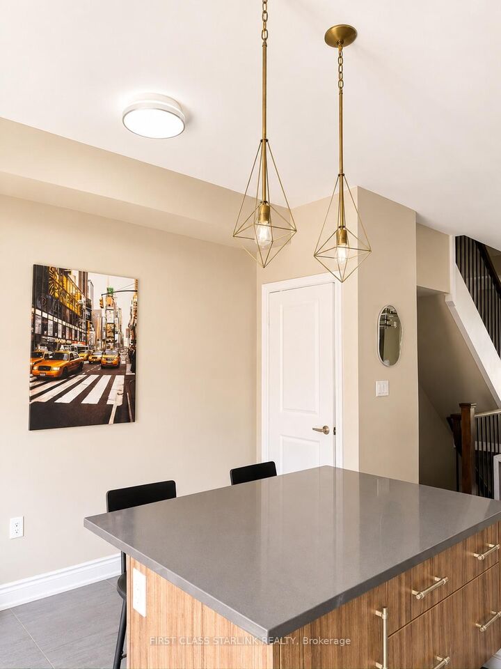 Property Photo: 2058 Queensborough Gate 34 ON L5M 0X9
