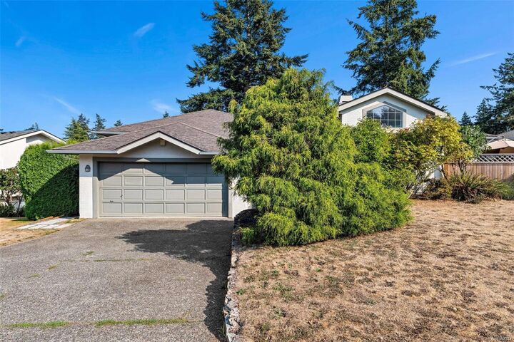 Property Photo: 4205 Wakefield Pl BC V8N 6E6