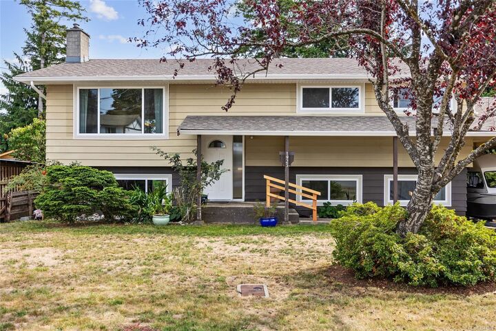 1925 Cougar Cres — photo 1