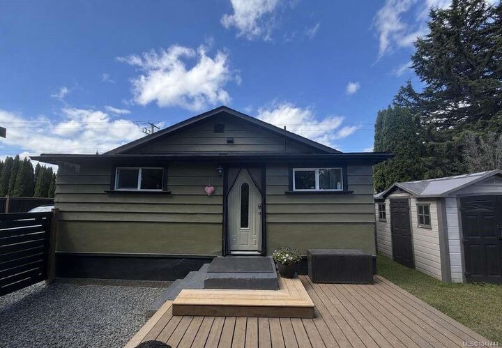 Property Photo: 726 Bruce Ave BC V9R 3Z4