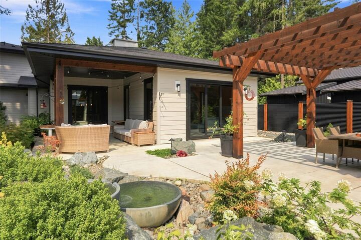 Property Photo:  935 Meadowlark Pl  BC V9K 1M6 