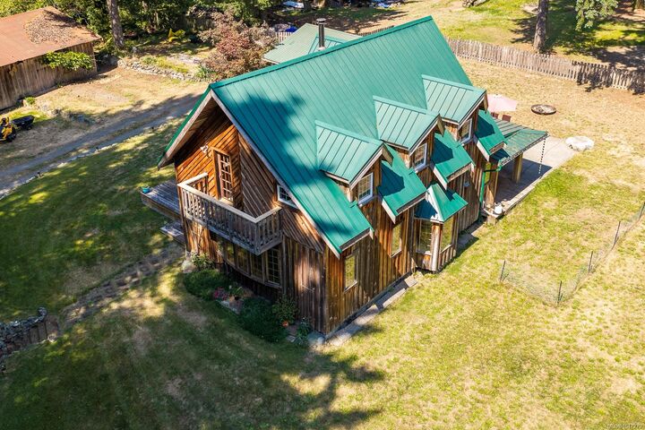 Property Photo: 1584 Nurmi Rd BC V0R 2M0