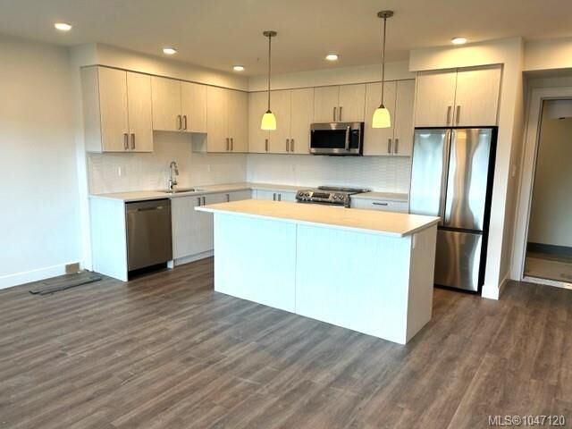 Property Photo:  147 Haliburton St #502  BC V9R 4V9 