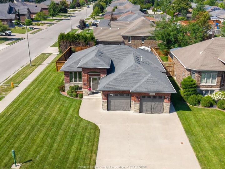35 Marshwoods Boulevard — photo 1