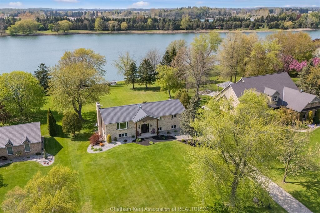 Property Photo: 10609 Lakeview Drive ON N7M 5J3