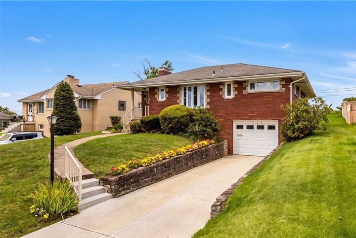 Property Photo:  1722 Worcester Drive  PA 15243 