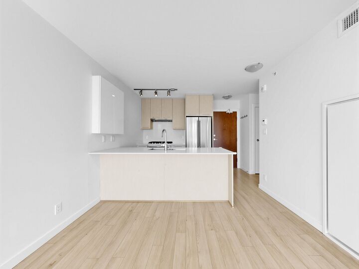 Property Photo: 7708 Alderbridge Way 808 BC V6X 0P9