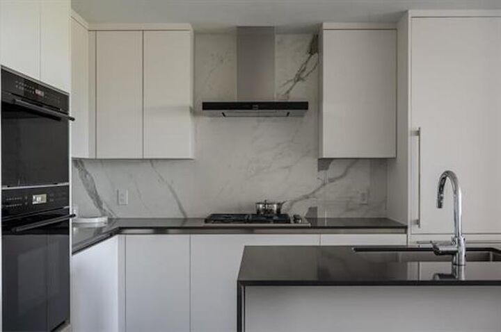 Property Photo: 717 W 17th Avenue 301 BC V5Z 1V1