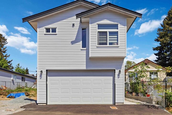 Property Photo: 32866 3rd Avenue BC V2V 1T9