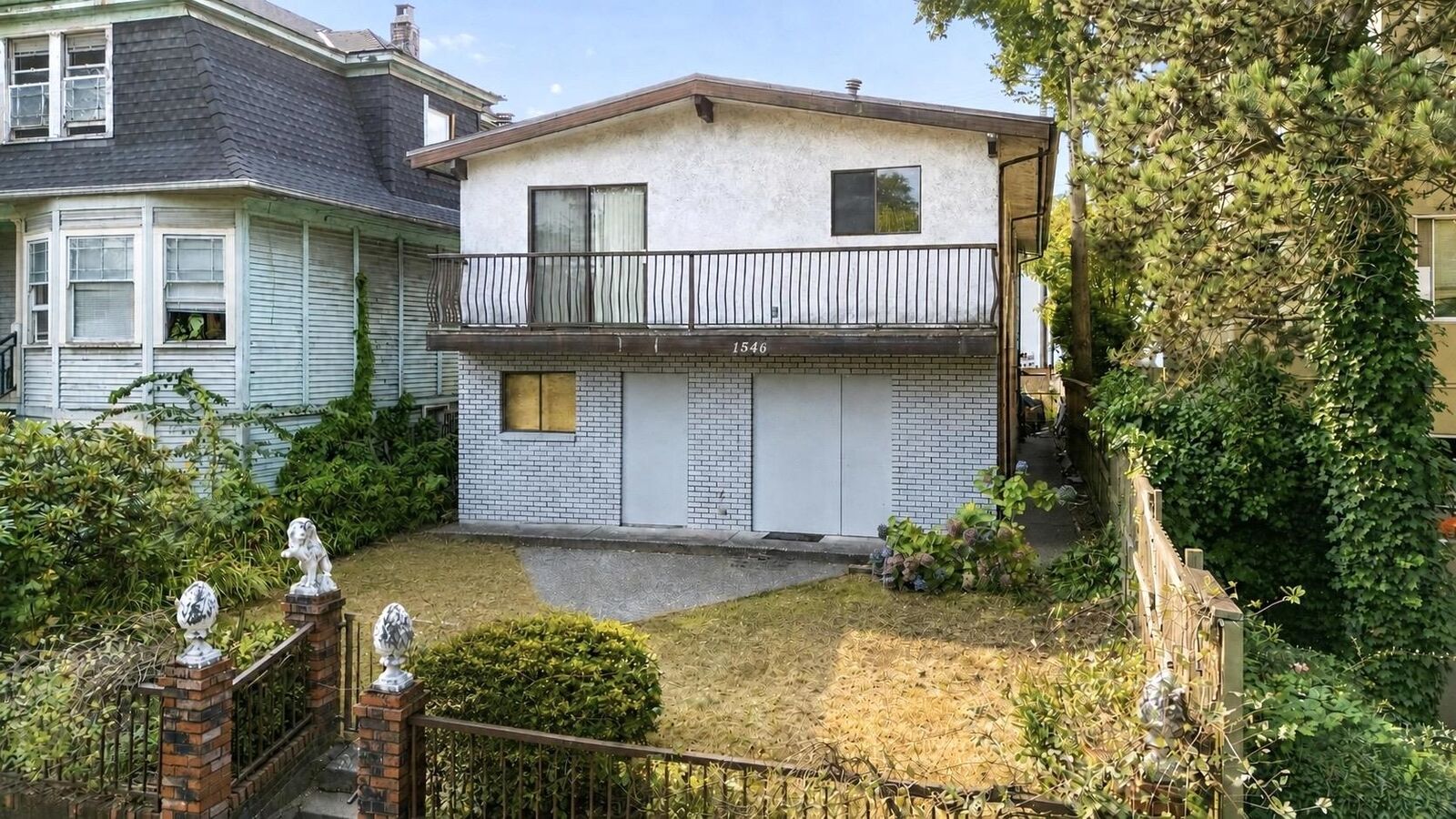 Property Photo: 1546 Adanac Street BC V5L 2C5