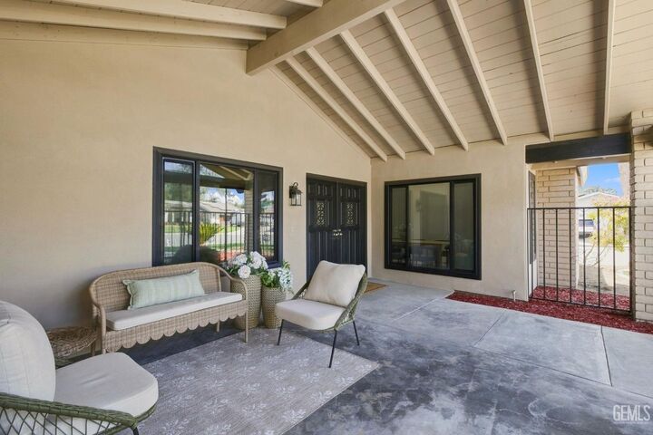 Property Photo: 6805 Saddleback Drive CA 93309