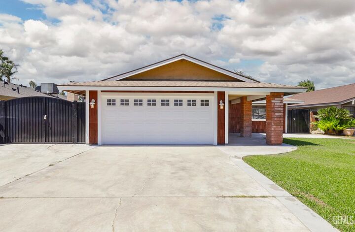 Property Photo:  4304 Milo Avenue  CA 93313 