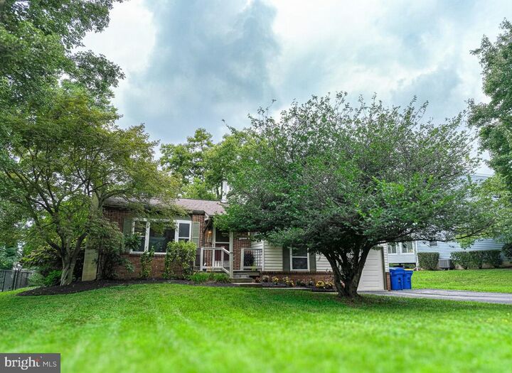 Property Photo: 873 Blue Jay Road PA 17111