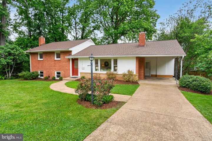 Property Photo:  5701 Radnor Court  MD 20817 