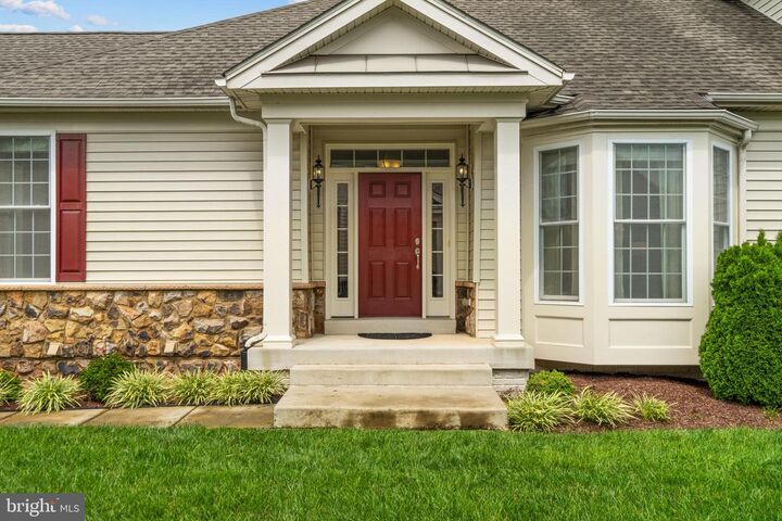 Property Photo:  20918 Rocky Knoll Square  VA 20147 