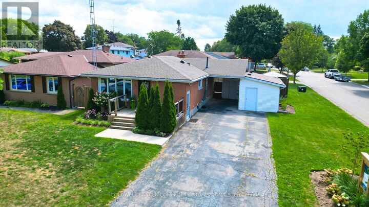 Property Photo: 2 Allanton Boulevard ON N3R 3B9