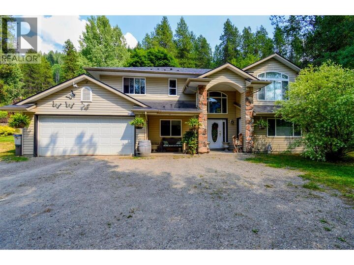 Property Photo: 610 Strathmore Avenue BC V0H 1J0