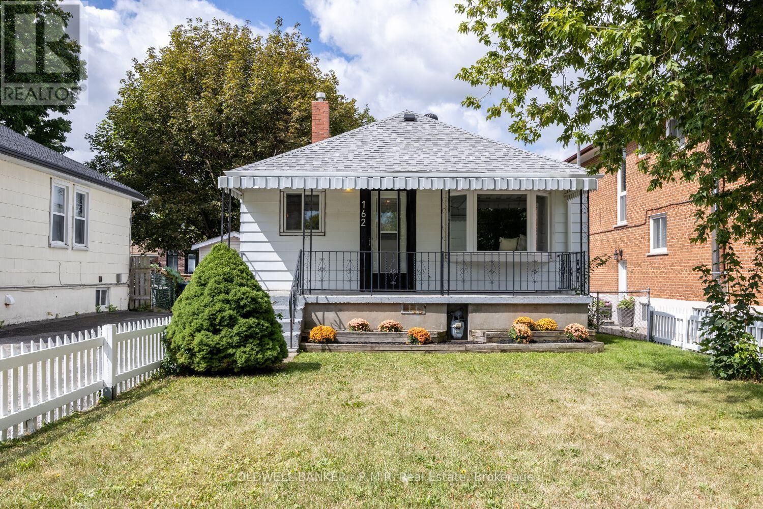 Property Photo: 162 Magnolia Avenue ON M1K 3K8