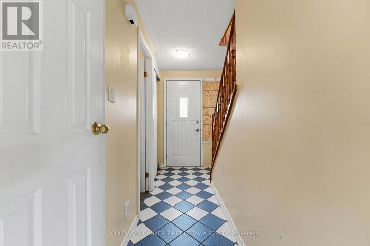 Property Photo: 1532 Beaverpond Drive A ON K1B 3R9
