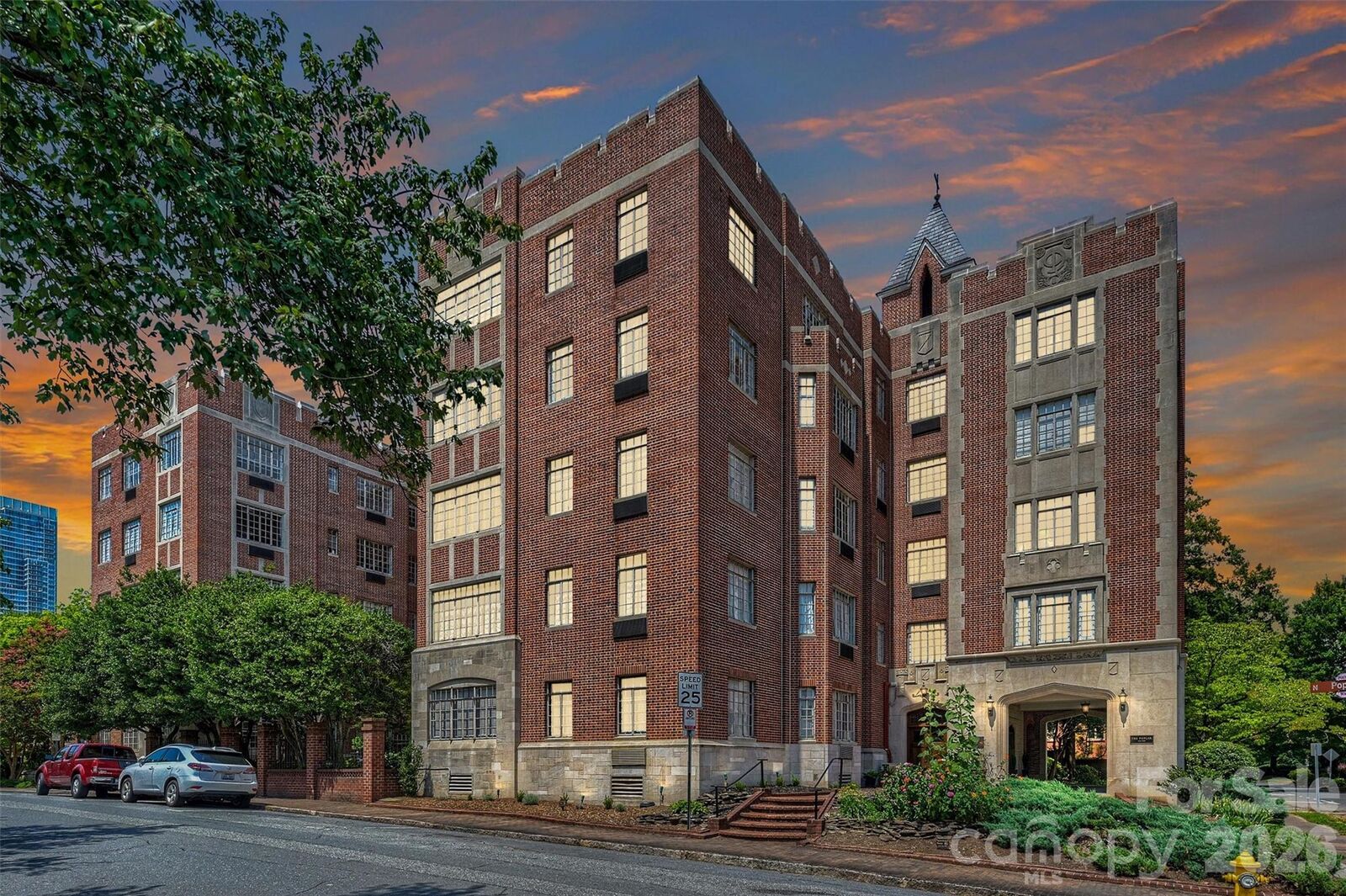 Property Photo:  301 W 10th Street 308  NC 28202 