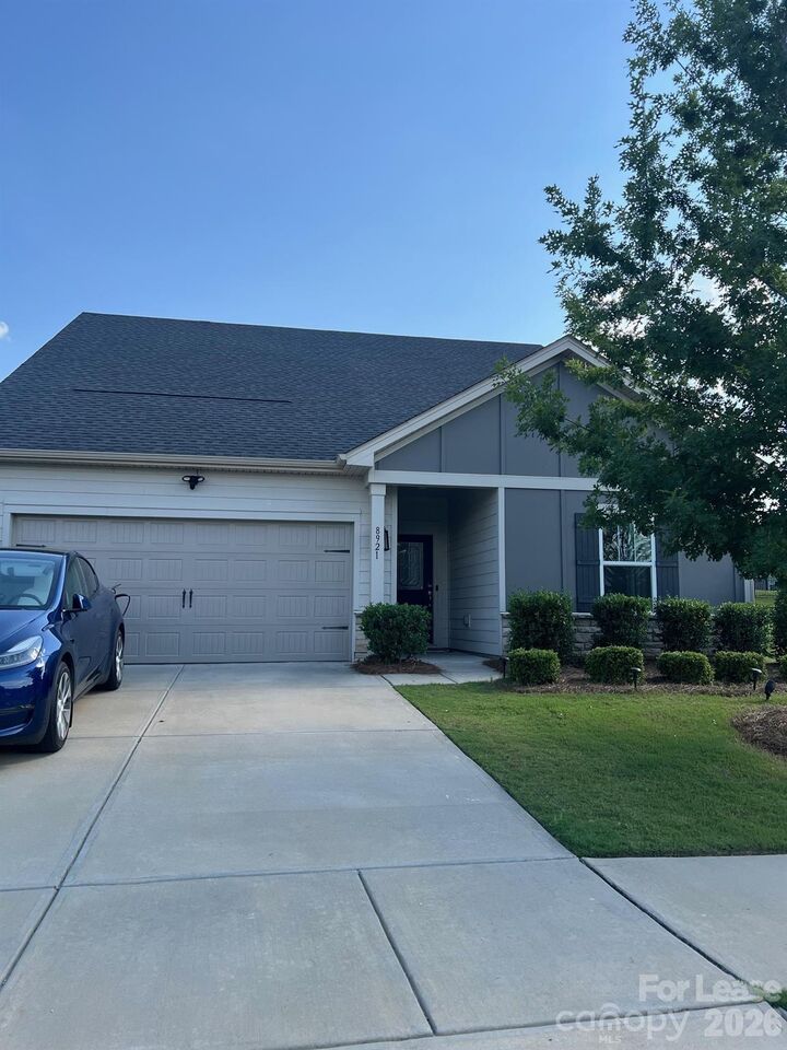 Property Photo:  8921 Pennegrove Circle  NC 28214 