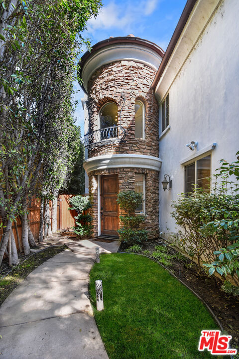 Property Photo:  15525 Morrison St  CA 91403 