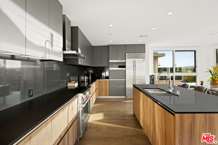 Property Photo:  728 N Sweetzer Ave, Unit 402  CA 90069 