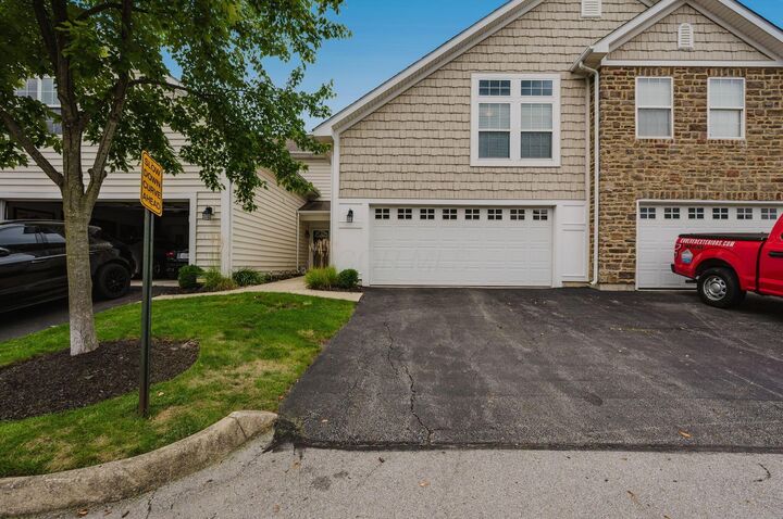 Property Photo:  5033 Calais Drive  OH 43221 