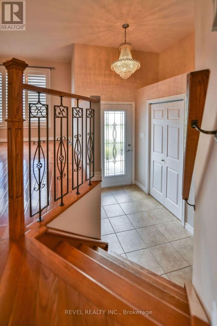 Property Photo:  73 Jv Bonhomme Boulevard  ON P4P 0A2 