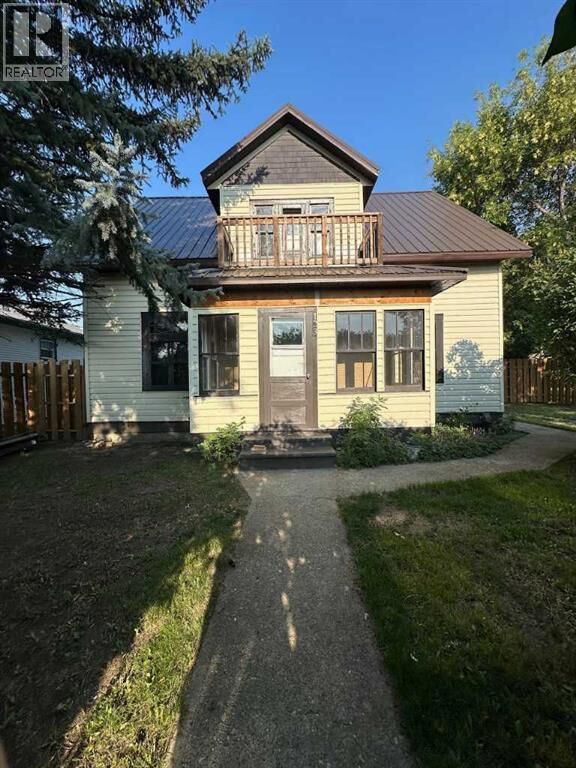 Property Photo:  123 3 Street East  AB T1R 0C9 