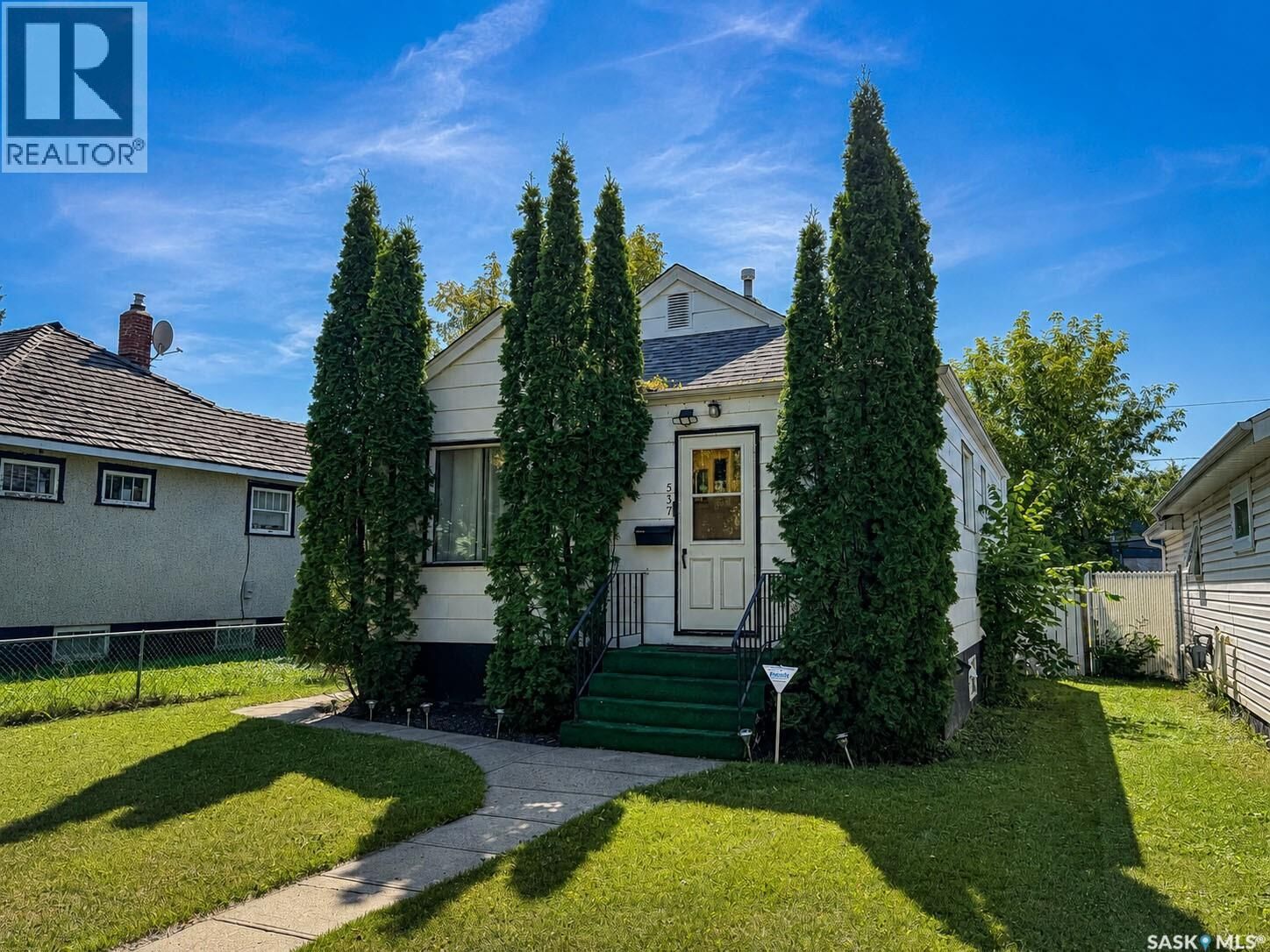 Property Photo:  537 10th Street E  SK S6V 0Z7 