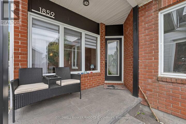 Property Photo:  1859 Hennessy Crescent  ON K4A 3X8 