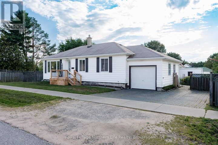 Property Photo:  1009 Elizabeth Street  ON P1B 3T9 