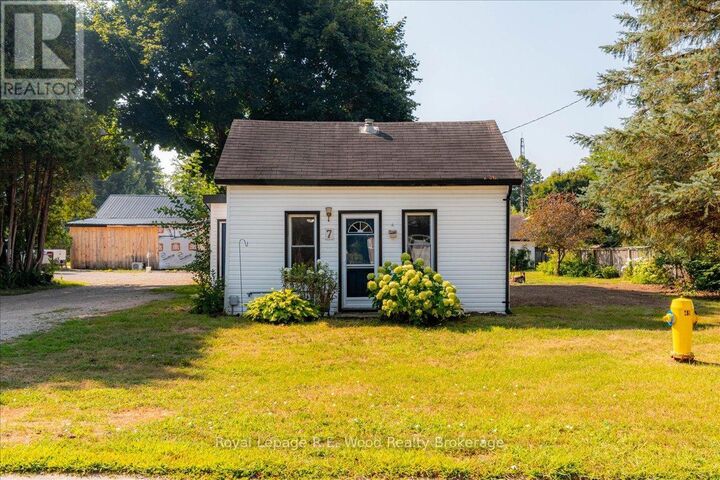 Property Photo:  7 Mill Street West  ON N0J 1R0 