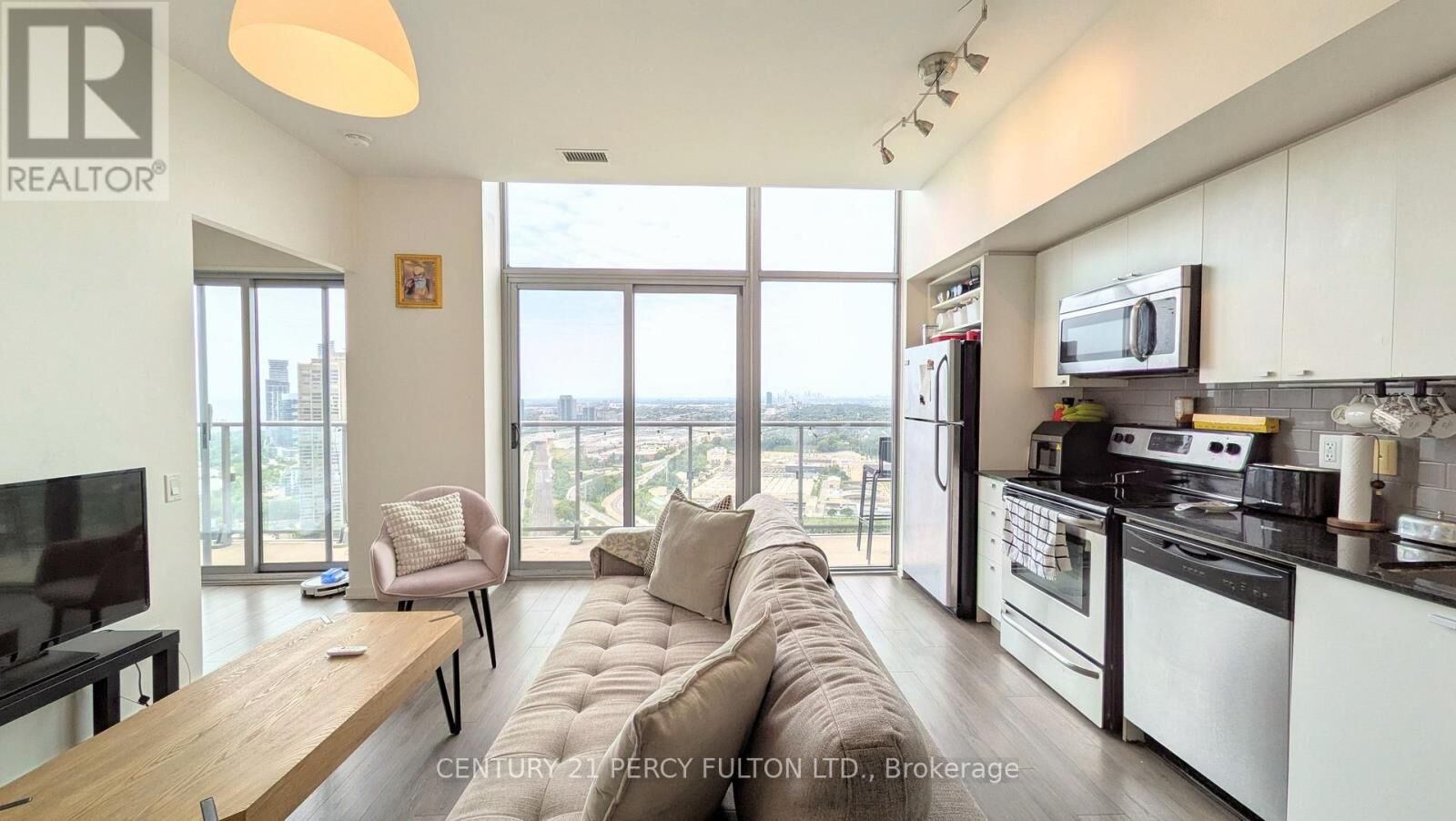 Property Photo:  105 The Queensway 3505  ON M6S 5B5 