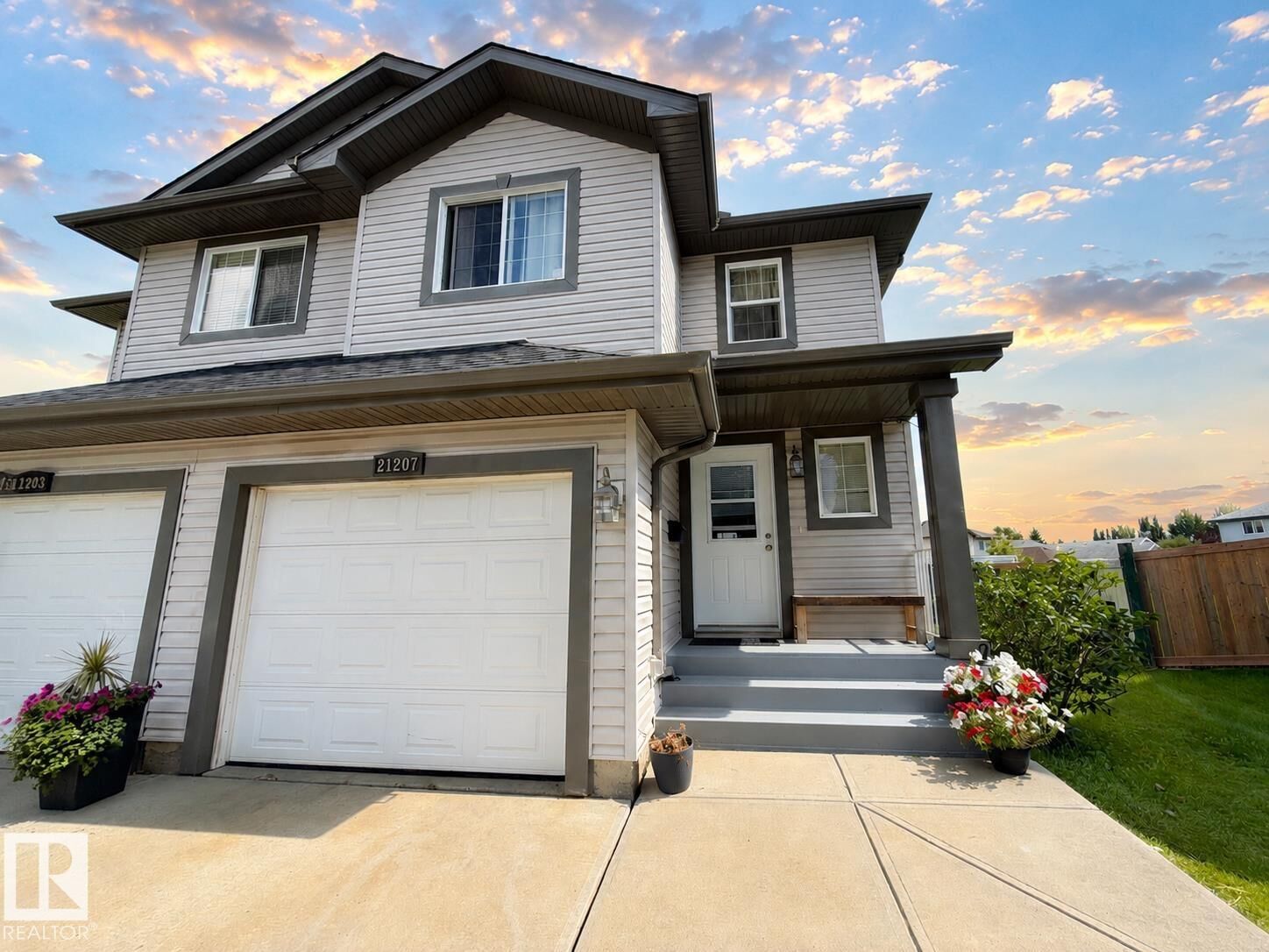 Property Photo:  21207 90 Ave NW  AB T5T 6Z1 