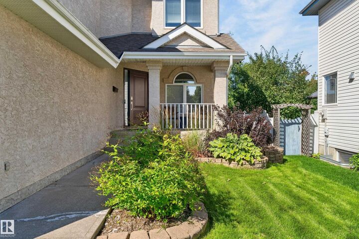 Property Photo: 30 Hillcrest Place AB T8N 6S2