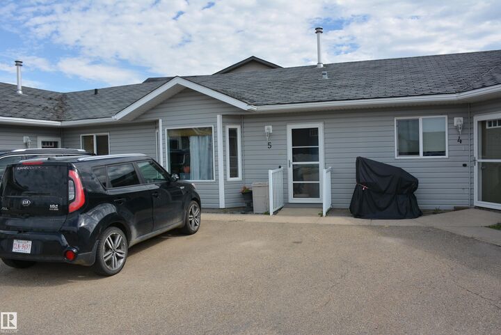 Property Photo:  5831 46 Street 5  AB T7N 7N0 