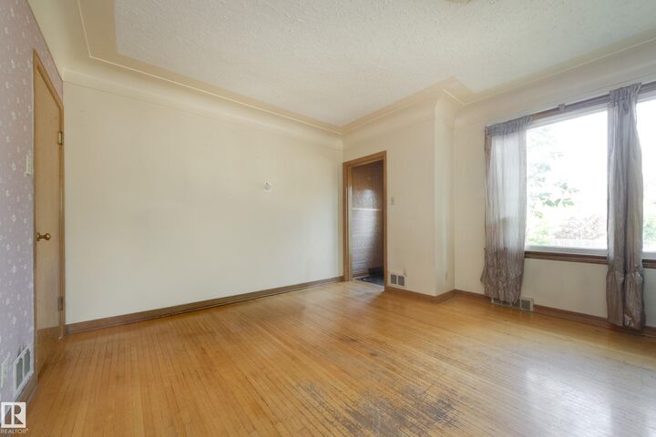 Property Photo:  12202 127 Street NW  AB T5L 0Z4 