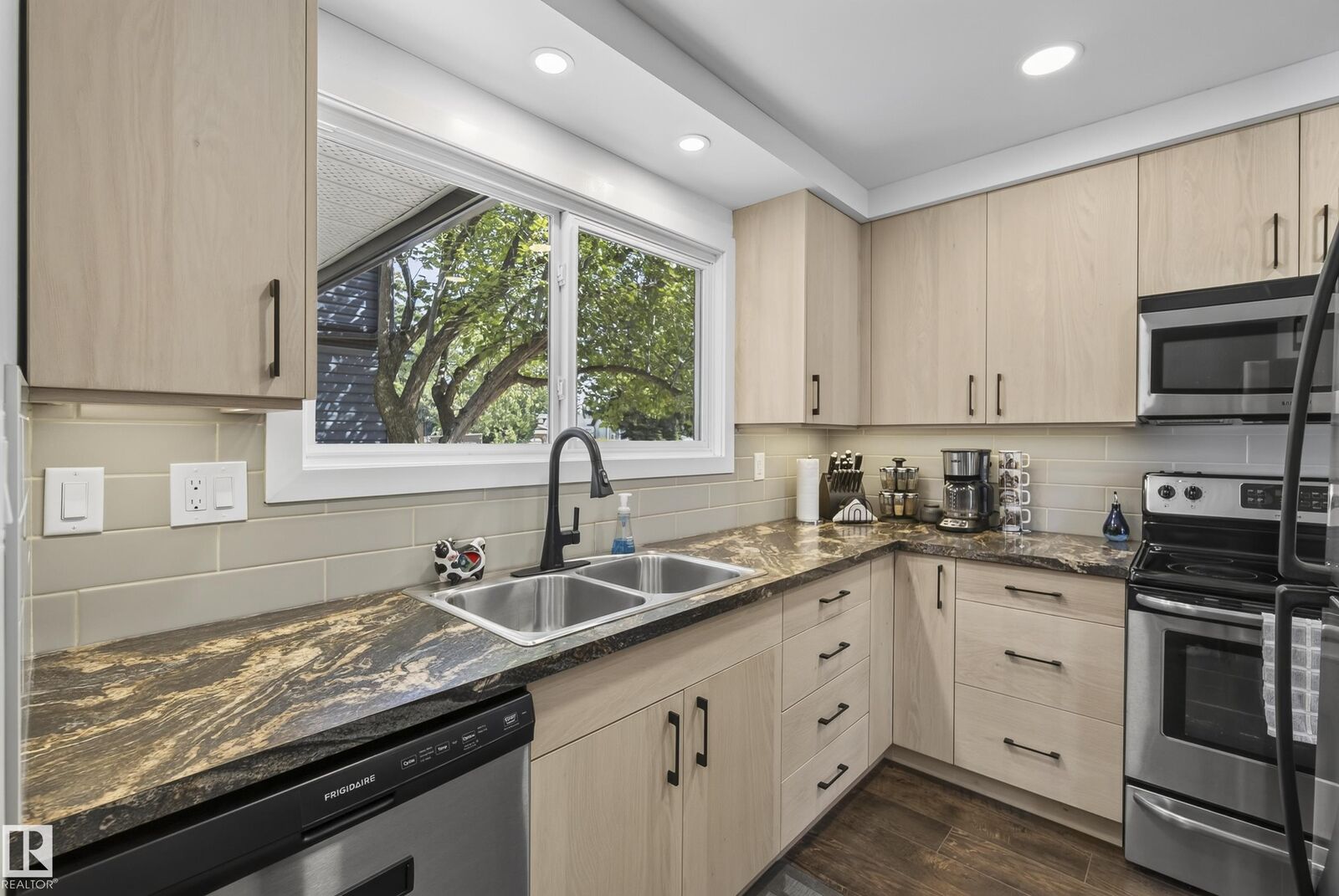 Property Photo:  3522 42 Street NW  AB T6L 5A1 